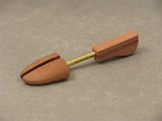 Ladies Sara Cedar Shoe Tree image 0